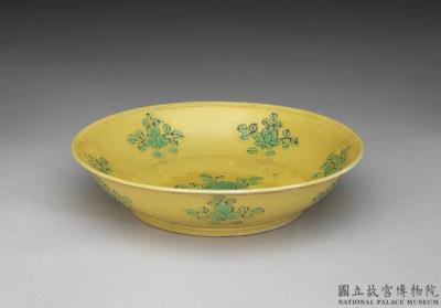 图片[2]-Yellow dish with green flower and fruit design, Ming dynasty, Jiajing reign (1522-1566)-China Archive